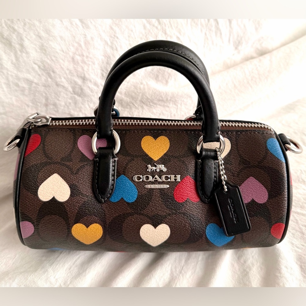 đź‘‘âś…PRICE FIRMâś…COACH Multicolor Heart Print Barrell Crossbody Bag. NWOT - Picture 12 of 17